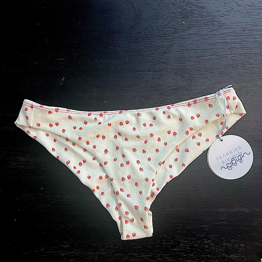 Frankie’s Bikini x Gigi Hadid : Strawberry Bikini Cheeky Bottoms